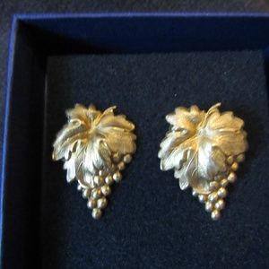 Vintage gold antiqued earrings: pierced
